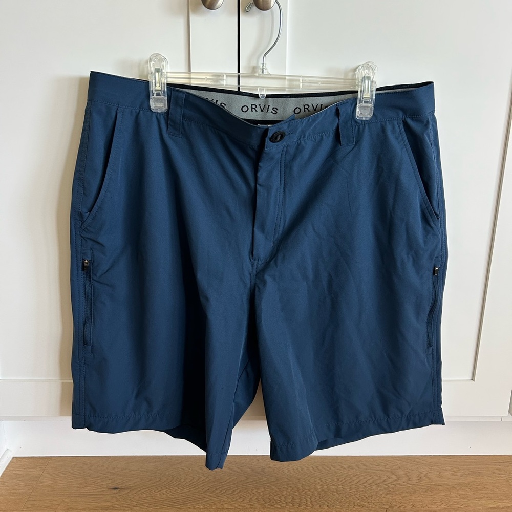 NWOT Orvis Men's Navy Tech Short